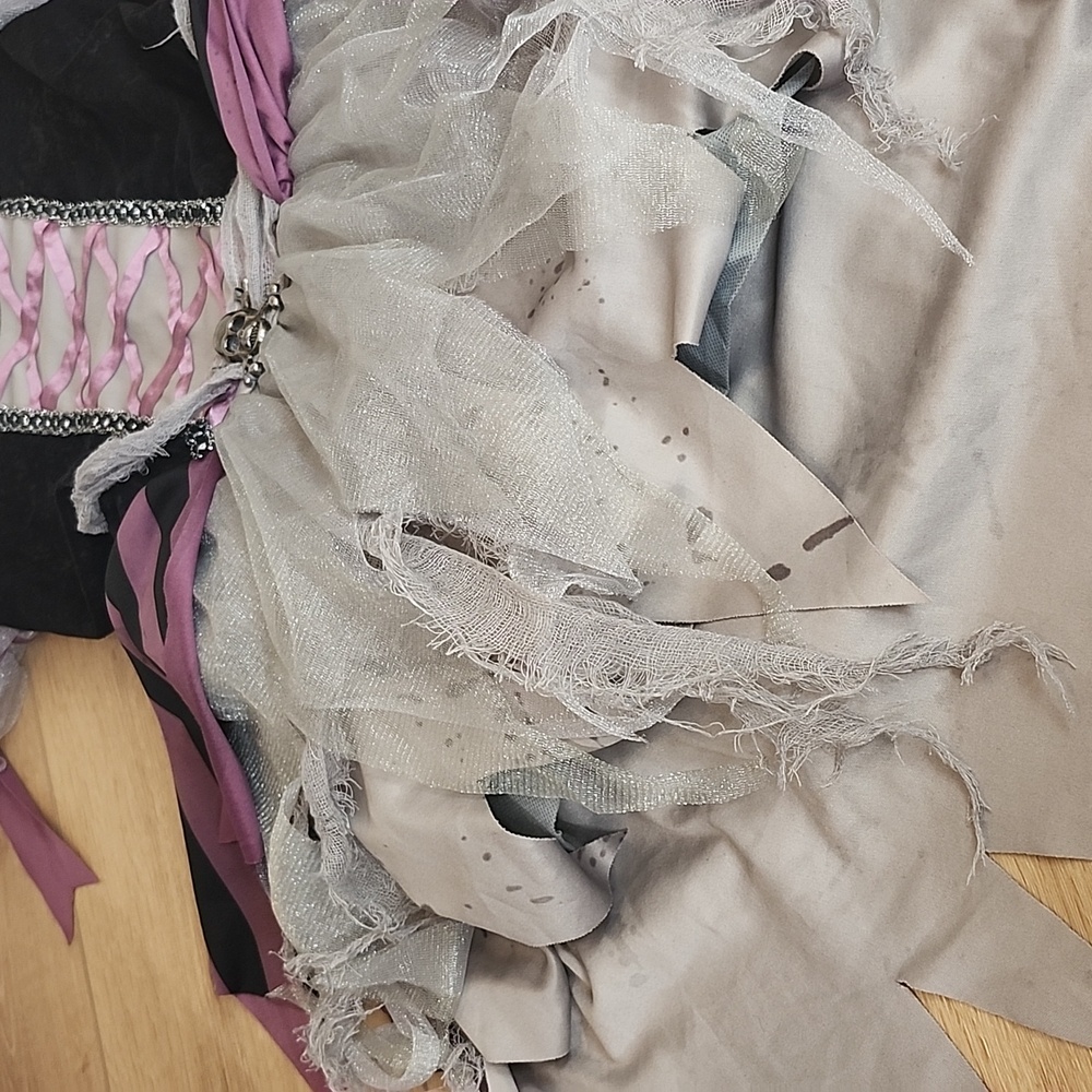 Haunted pirate costume, girls xl - Picture 10 of 14